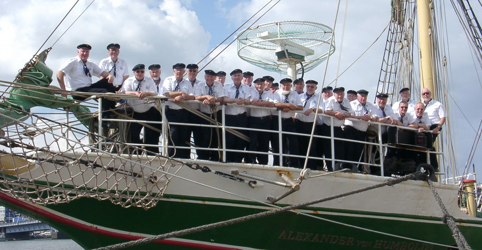 Die Fideelen Nordstrander auf der &bdquo;Alexander-von-Humboldt&ldquo; (Tall Ships Race 2004 in Aalborg DK)