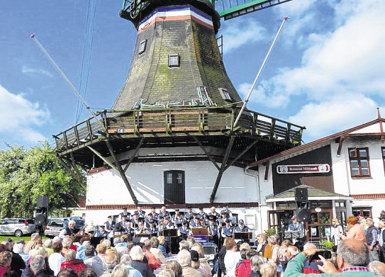 Die Fideelen Nordstrander beim Maikonzert an der Engelm&uuml;hle 2014
